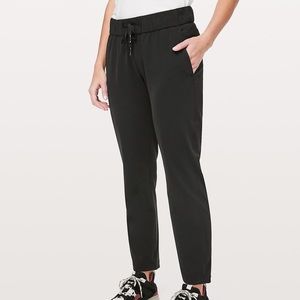 Lululemon on the fly pant